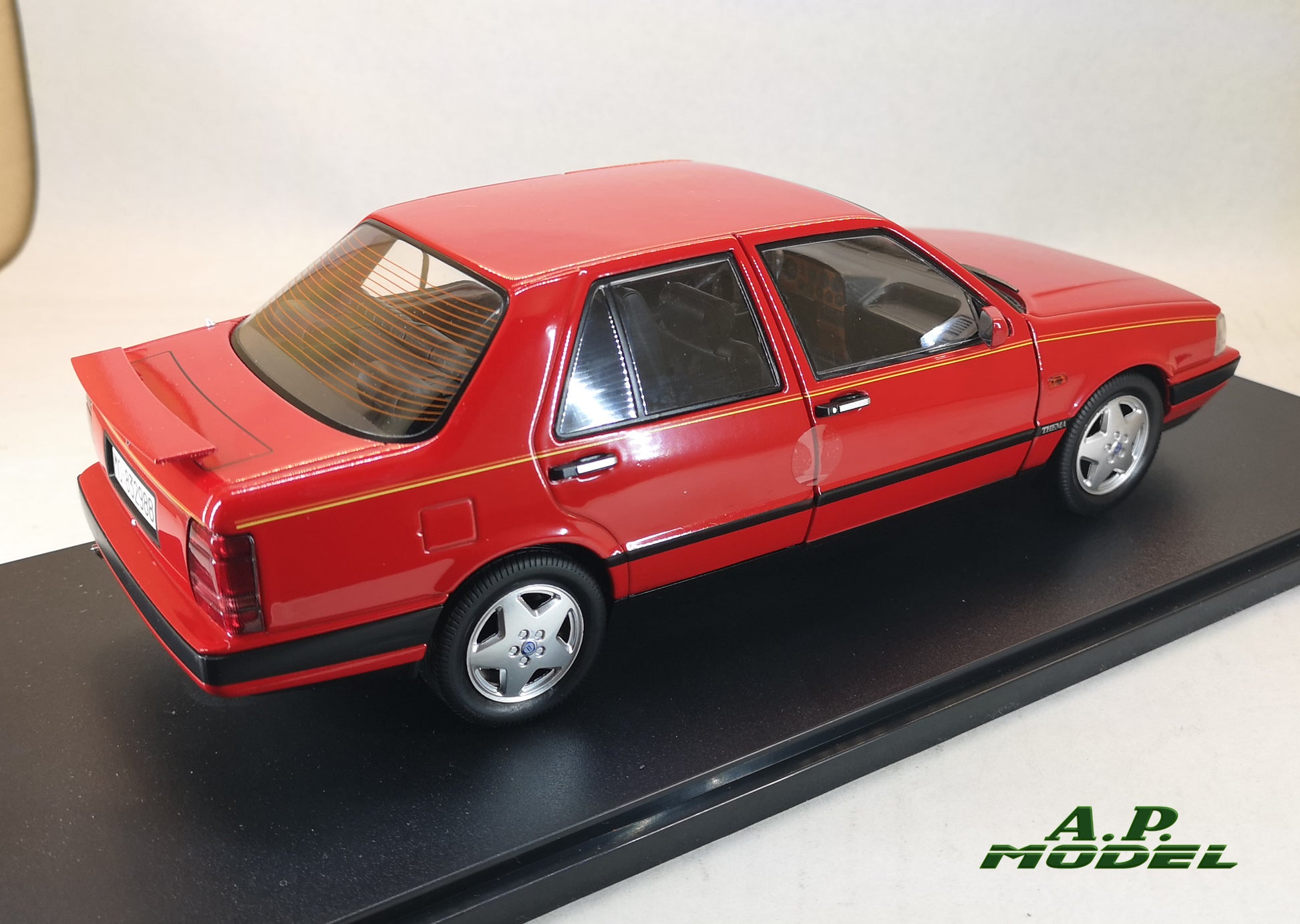modellino auto 1:18 lancia thema Ferrari 8.32 2S 1988 modellini da col –  arte e luce designers