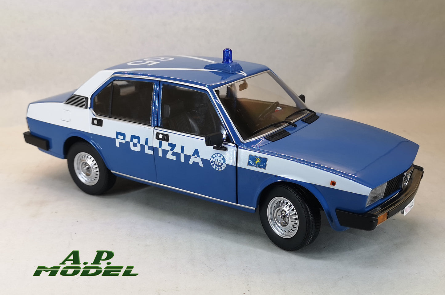 modellino auto 1:18 alfa romeo alfetta 2000 del 1978 della polizia modellini