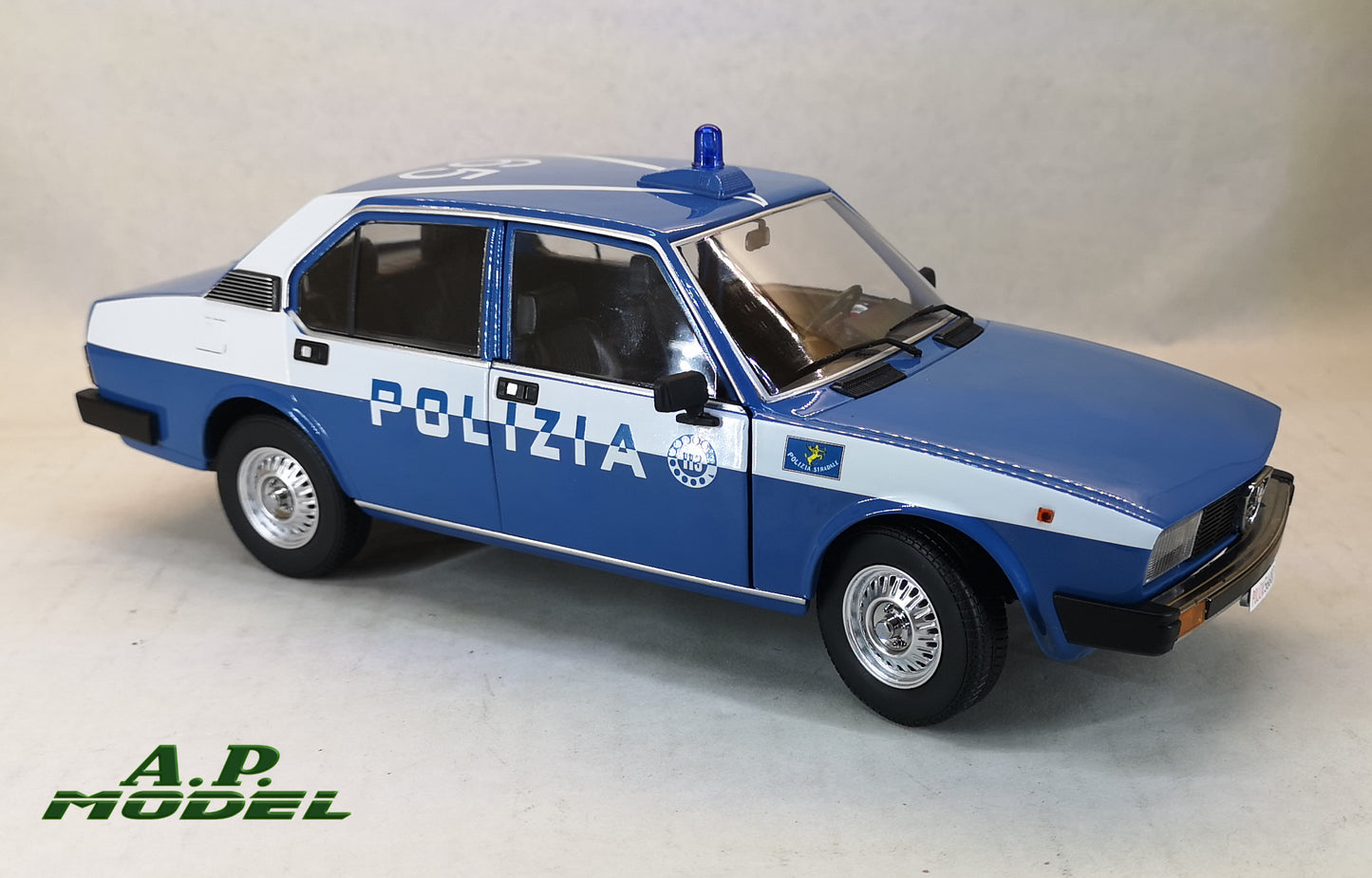 modellino auto 1:18 alfa romeo alfetta 2000 del 1978 della polizia modellini