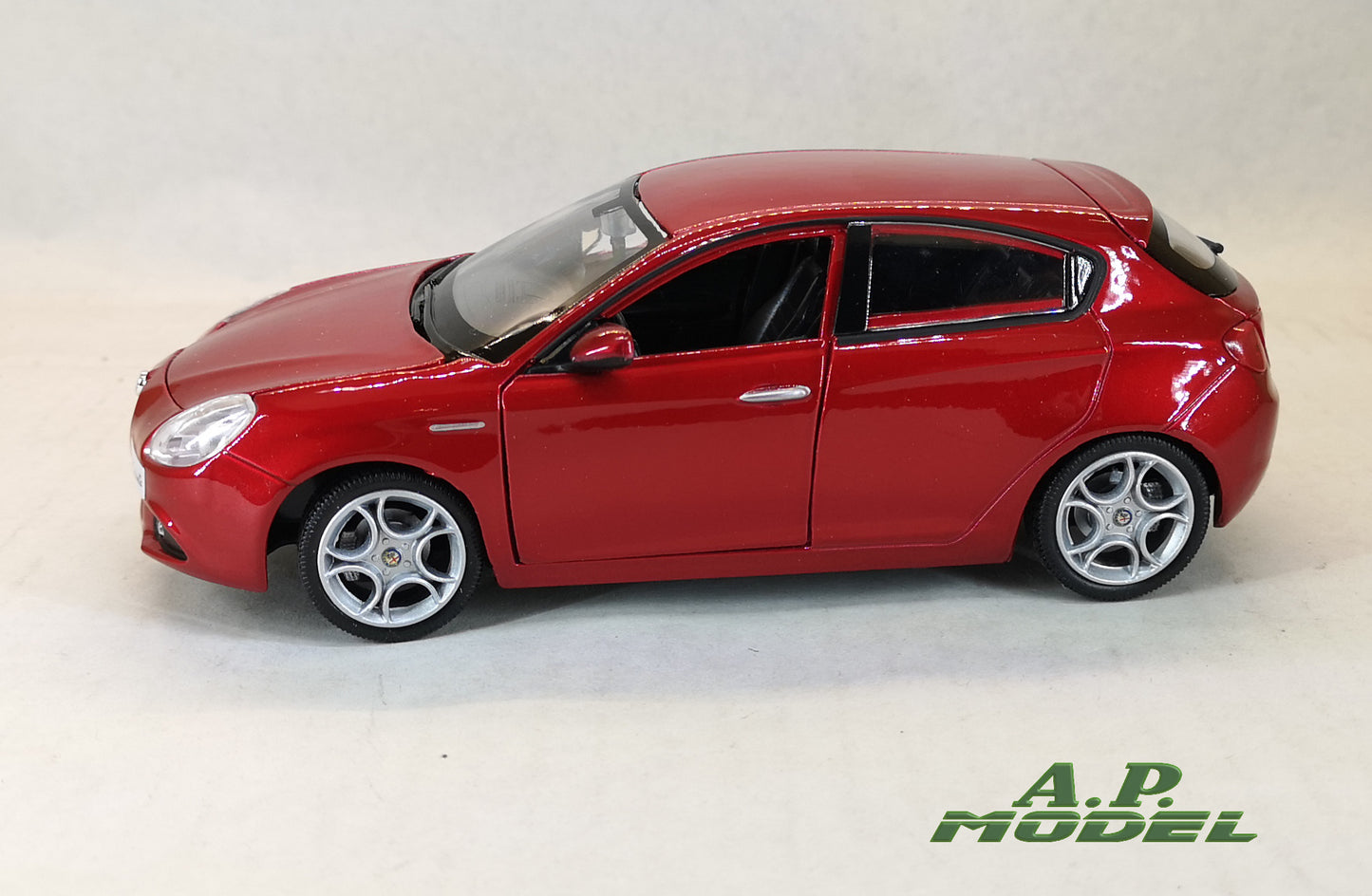 modellino auto 1/24 alfa romeo giulietta macchinine da collezione bburago