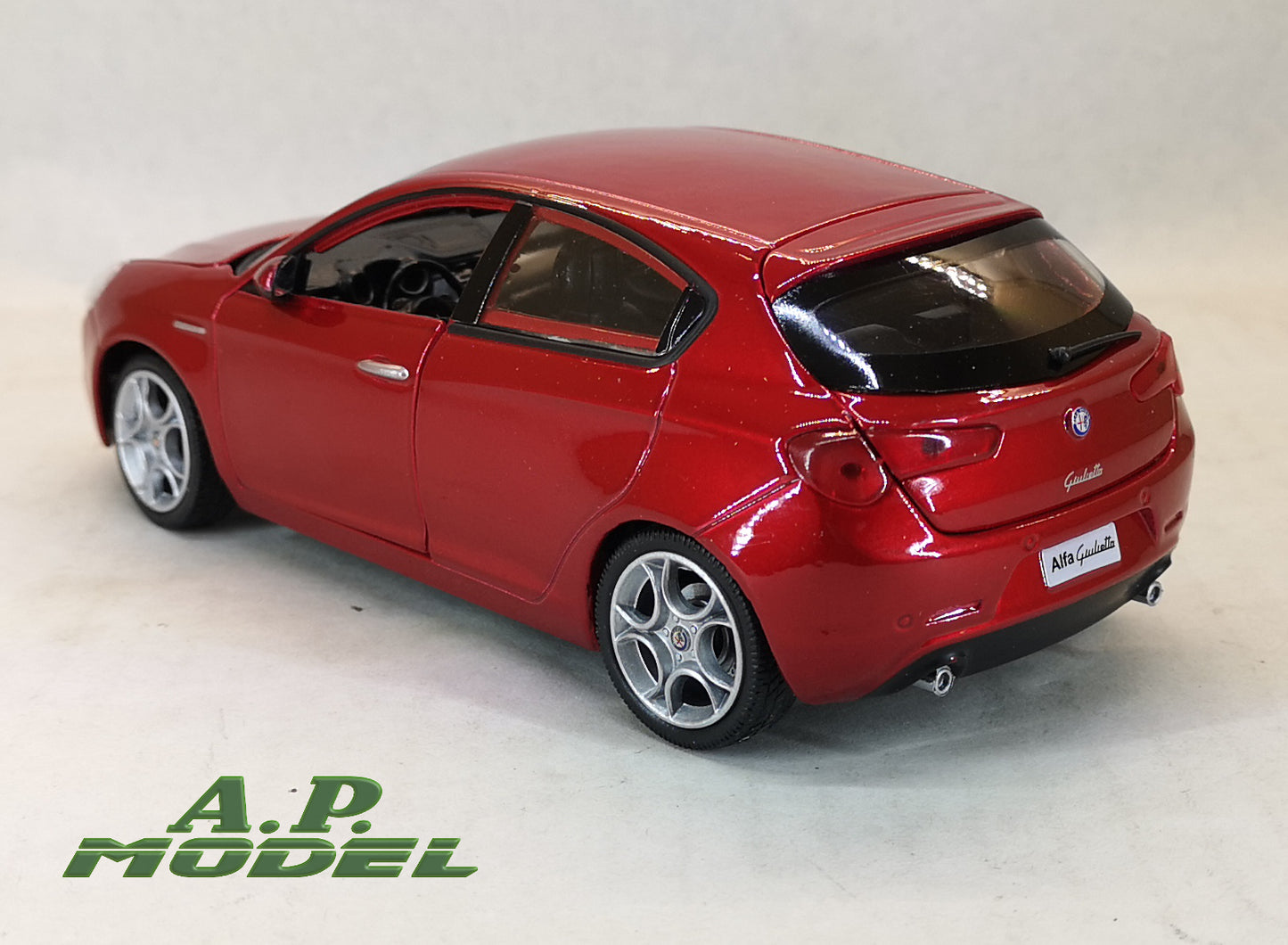 modellino auto 1/24 alfa romeo giulietta macchinine da collezione bburago