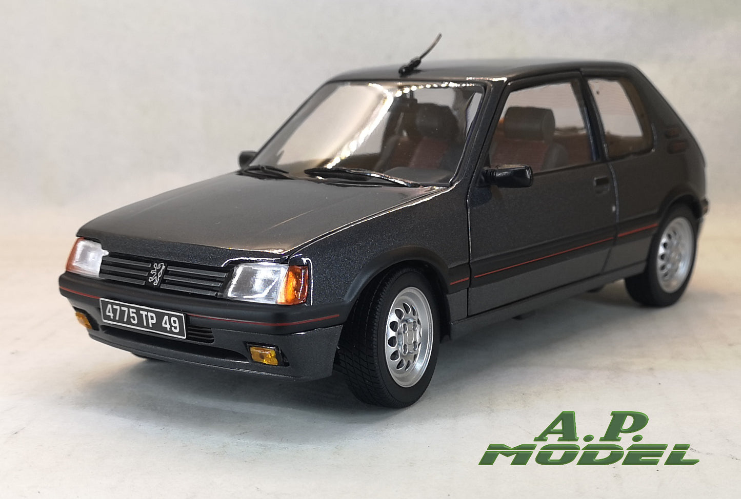 modellino auto 1:18 Peugeot 205 1.6 gti del 1988 modellini diecast della norev