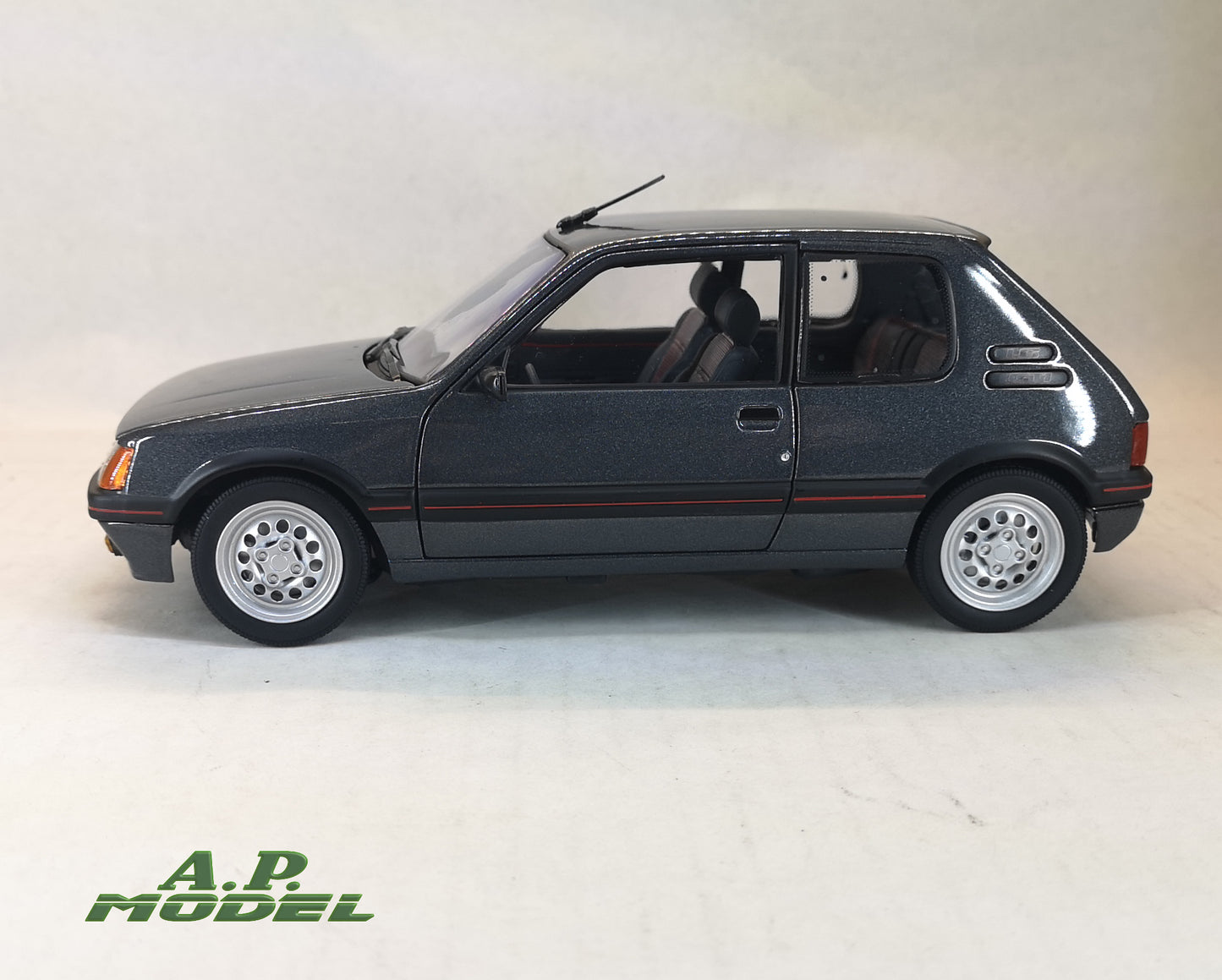 modellino auto 1:18 Peugeot 205 1.6 gti del 1988 modellini diecast della norev