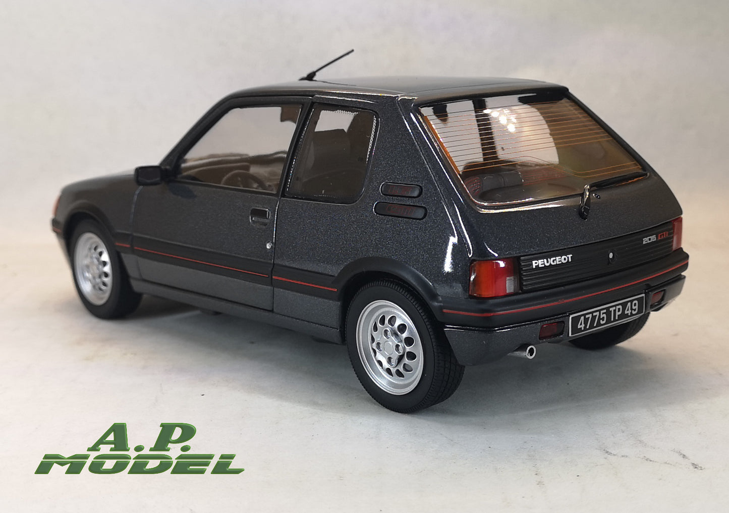 modellino auto 1:18 Peugeot 205 1.6 gti del 1988 modellini diecast della norev