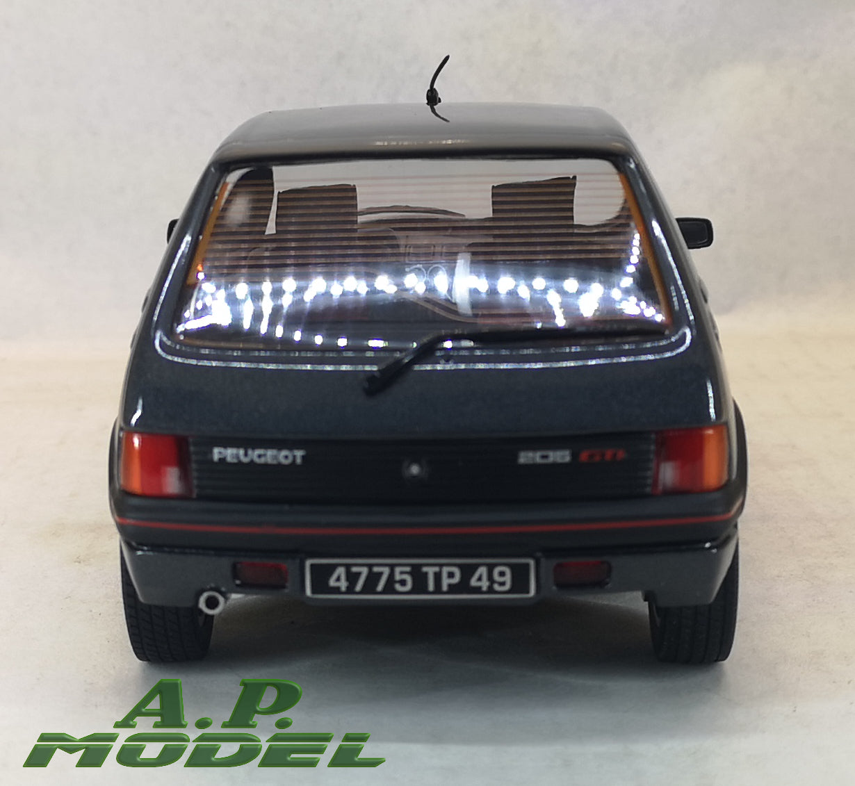 modellino auto 1:18 Peugeot 205 1.6 gti del 1988 modellini diecast della norev