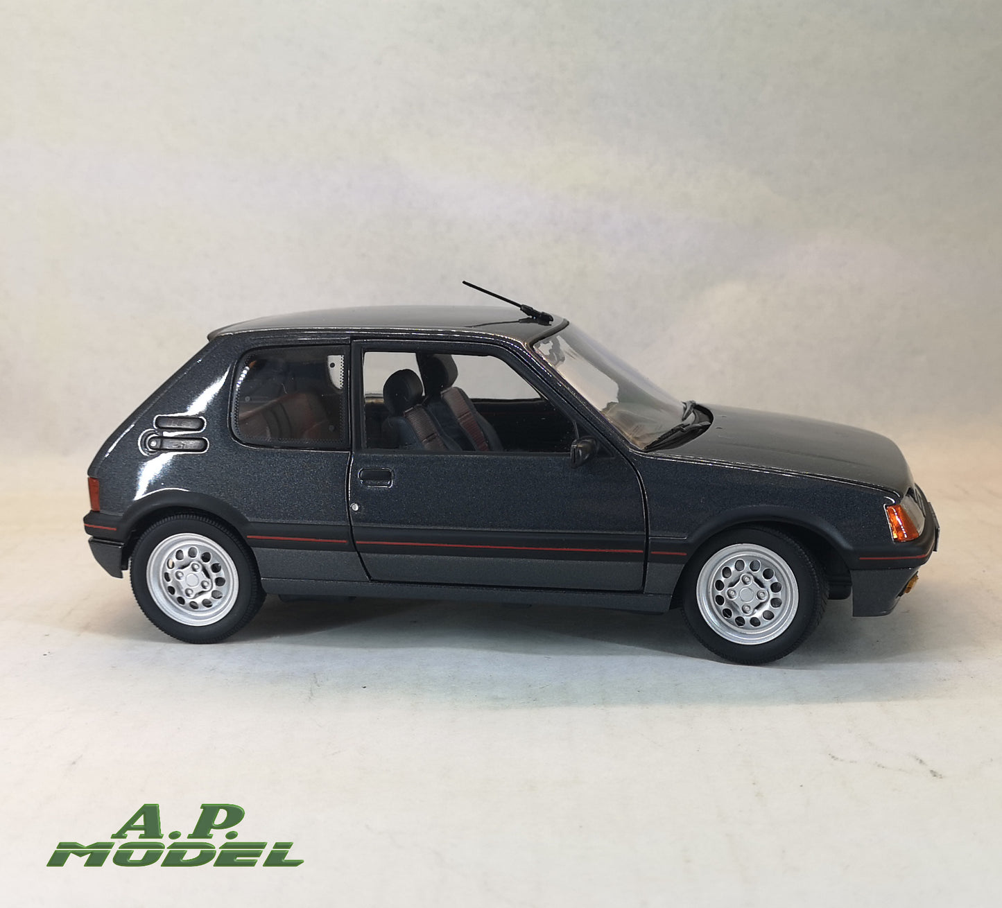 modellino auto 1:18 Peugeot 205 1.6 gti del 1988 modellini diecast della norev