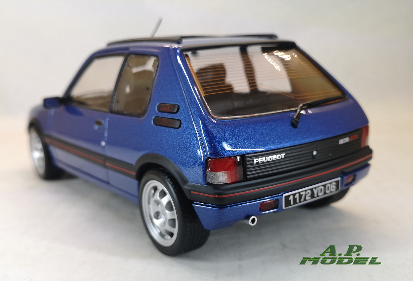 modellino auto 1:18 Peugeot 205 1.9 gti del 1992 modellini diecast della norev