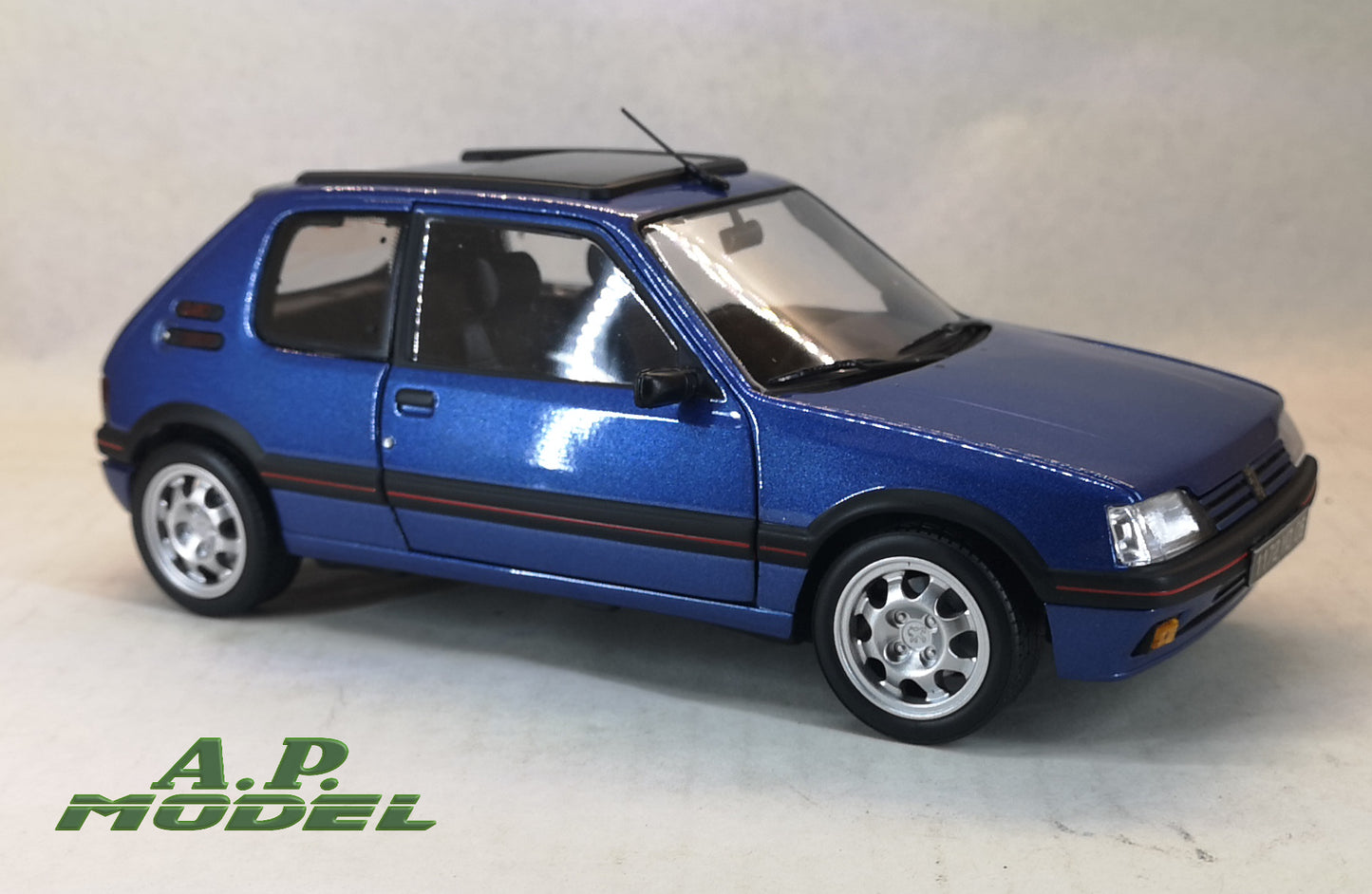 modellino auto 1:18 Peugeot 205 1.9 gti del 1992 modellini diecast della norev