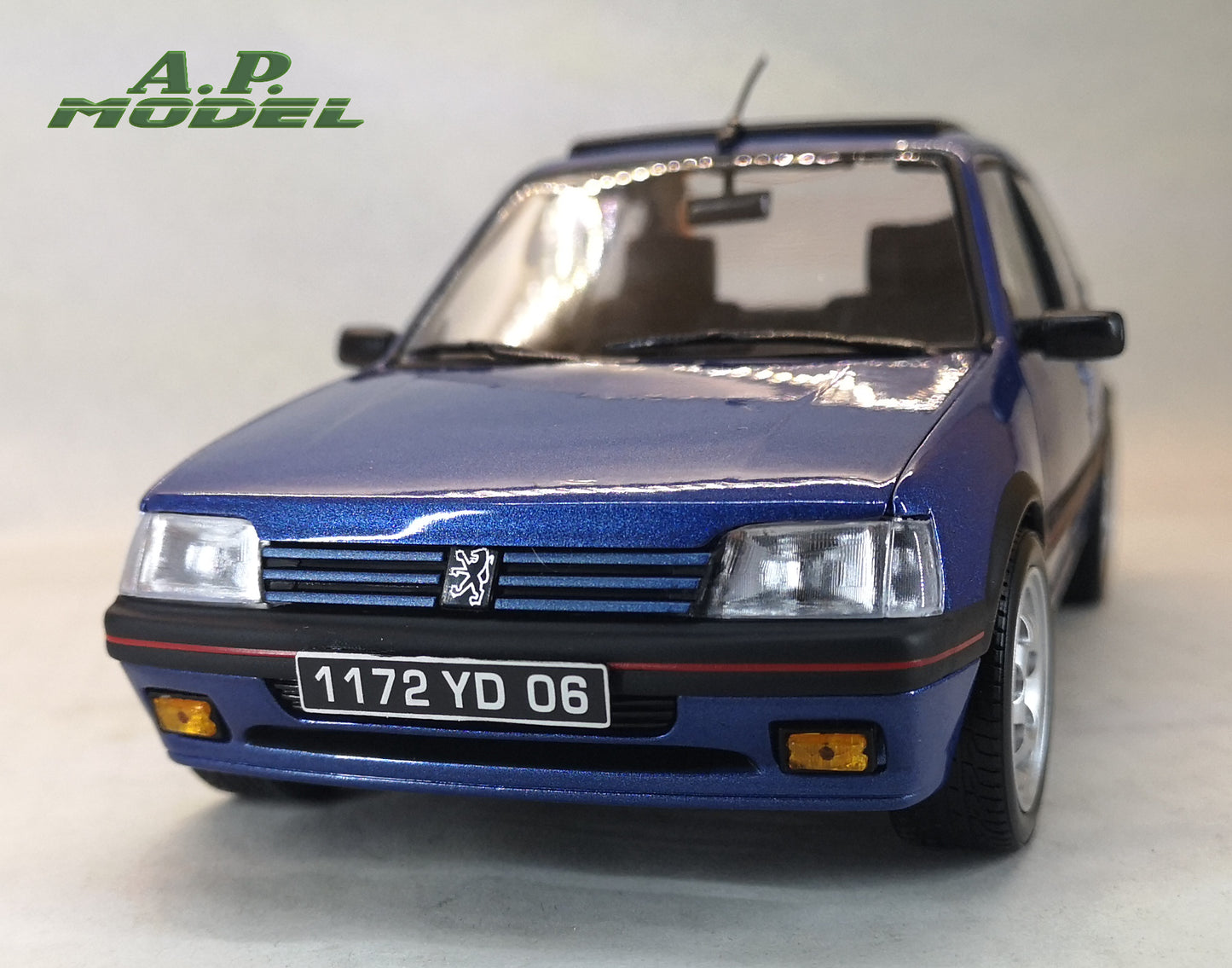 modellino auto 1:18 Peugeot 205 1.9 gti del 1992 modellini diecast della norev