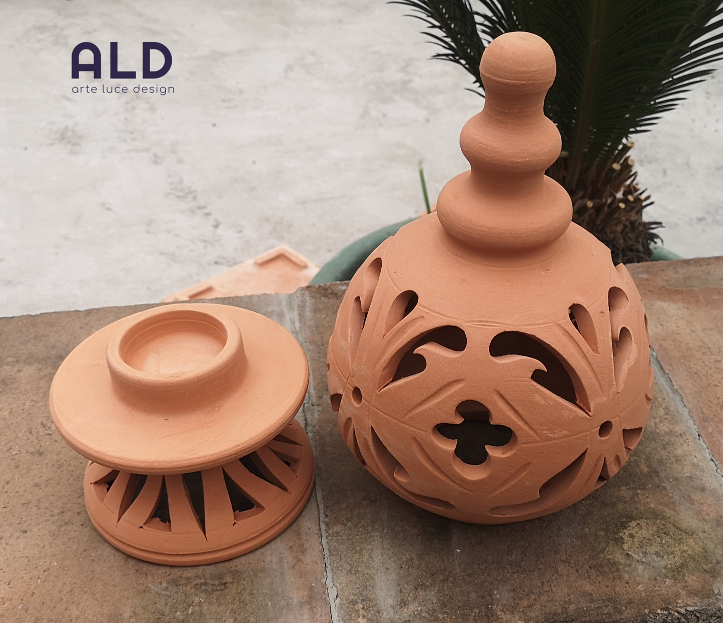 Lampada portacandela lume traforato diffusore di luce da giardino in terracotta