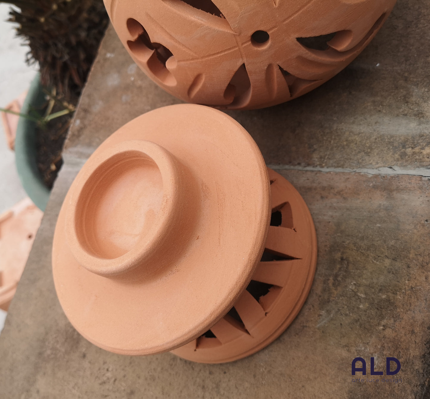 Lampada portacandela lume traforato diffusore di luce da giardino in terracotta