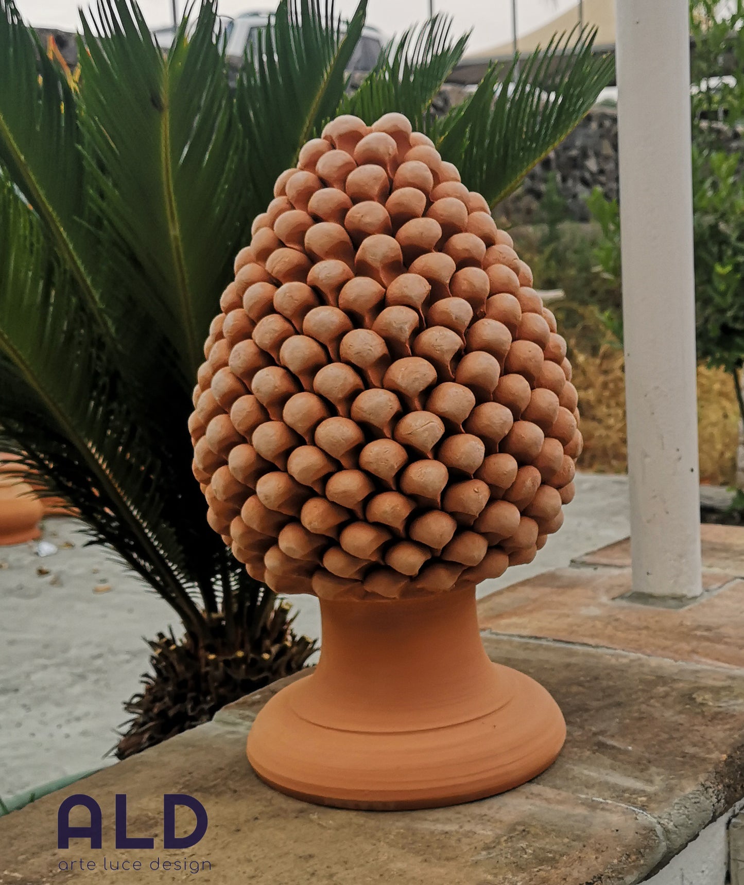 Pigna grande in terracotta siciliana soprammobile da giardino portafortuna