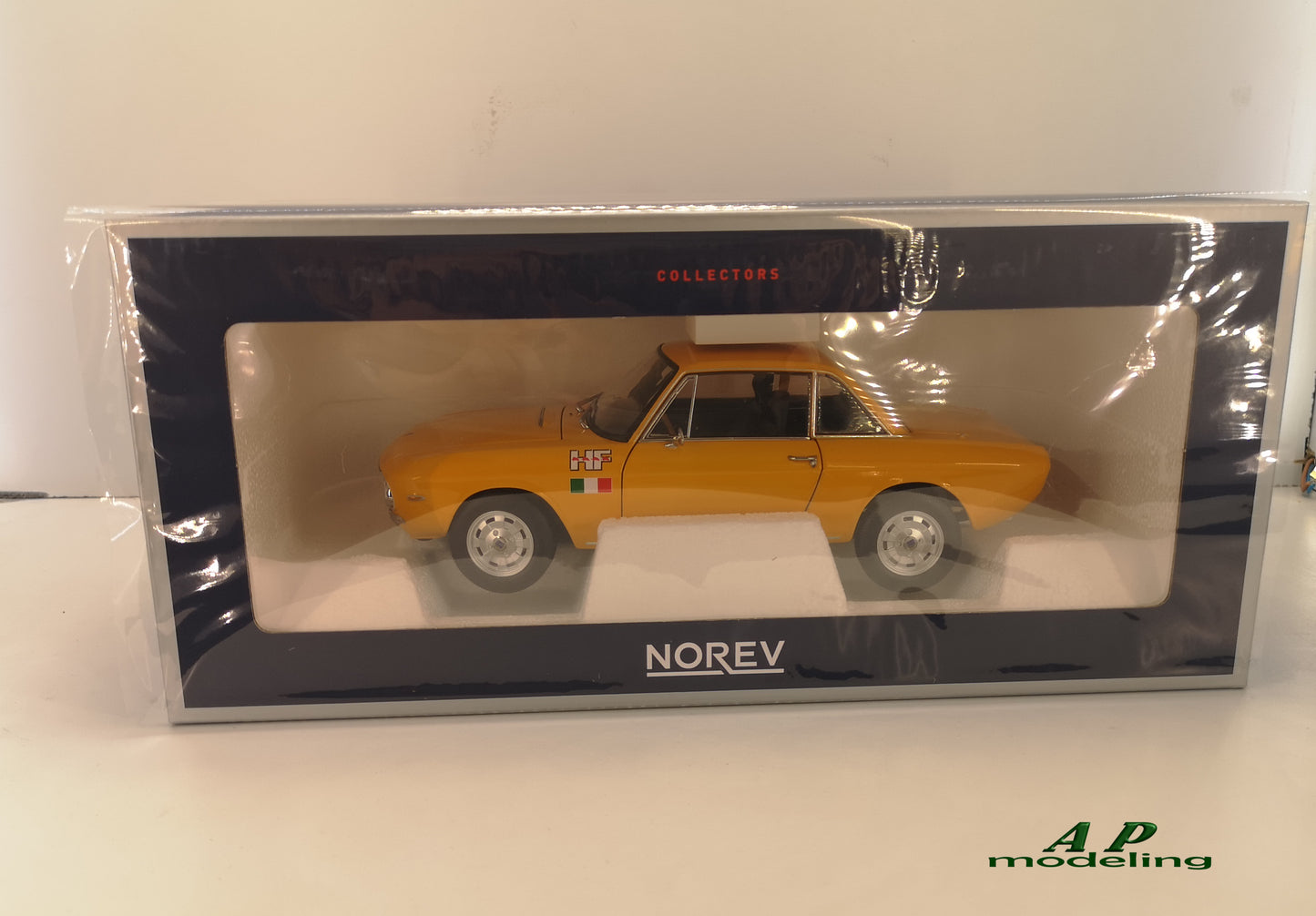 modellino auto 1:18 lancia fulvia HF 1600 del 1971 orange limited edition norev