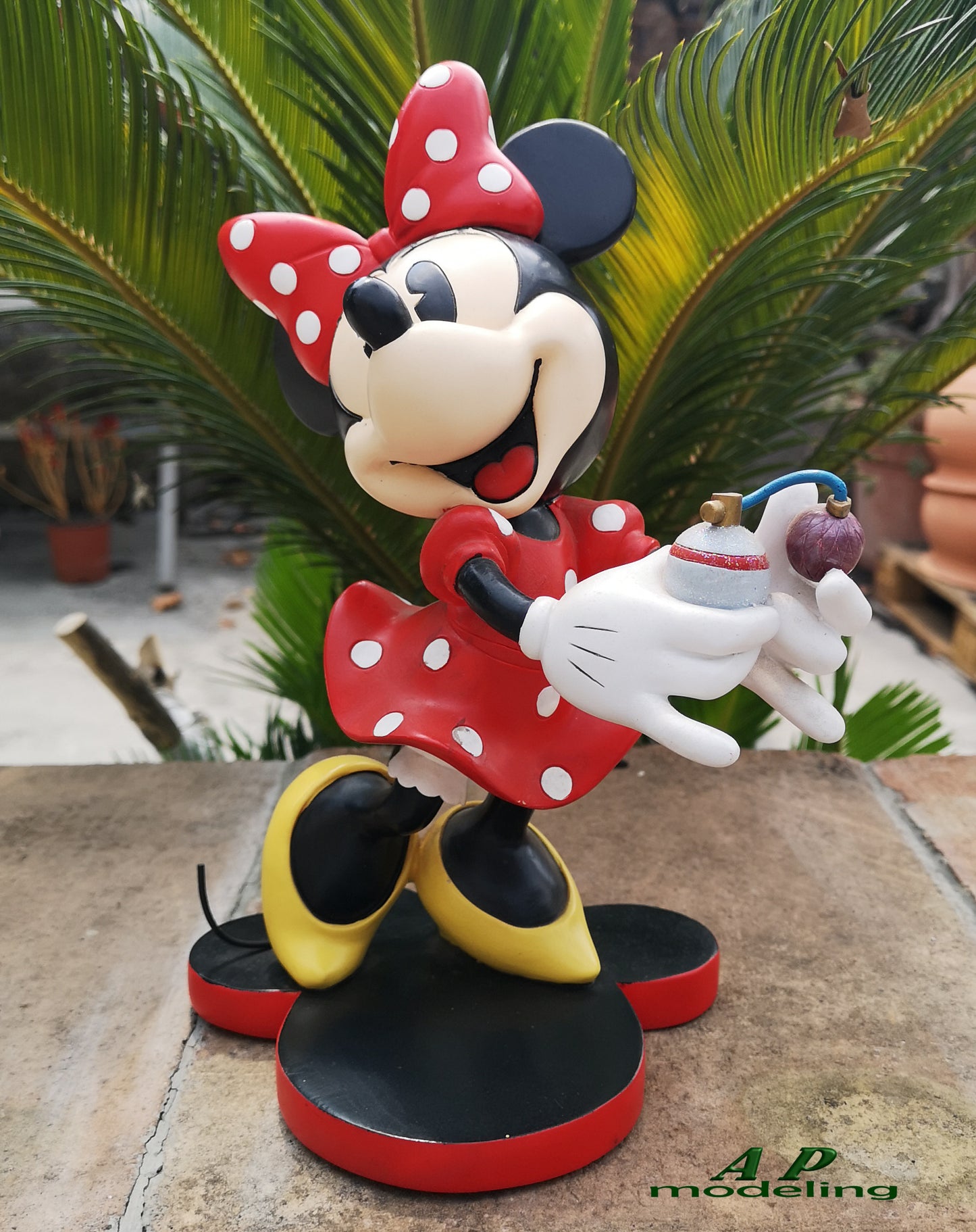 Personaggi da collezione 3D Disney Minnie topolina in resina da esposizione