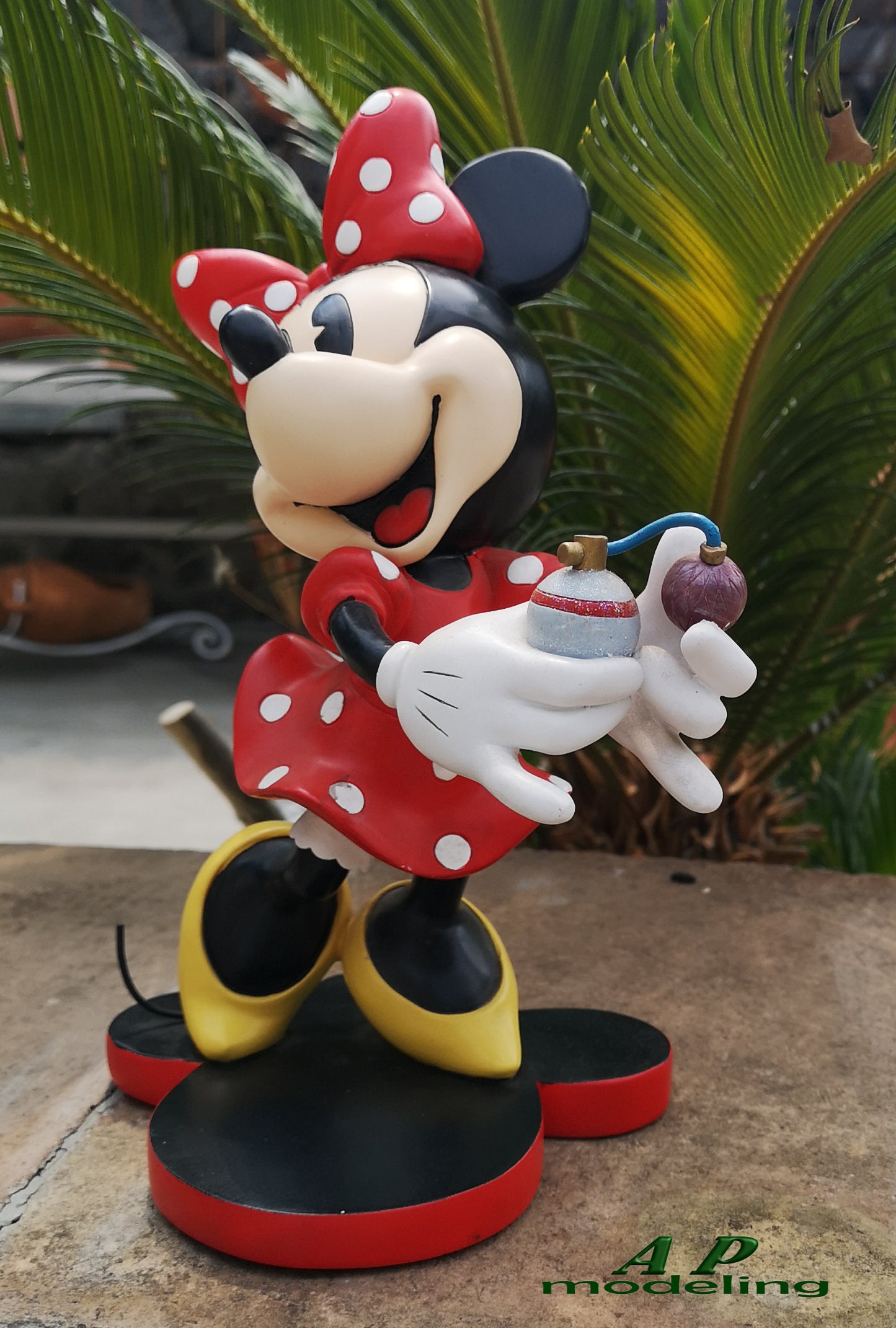 Personaggi da collezione 3D Disney Minnie topolina in resina da esposizione