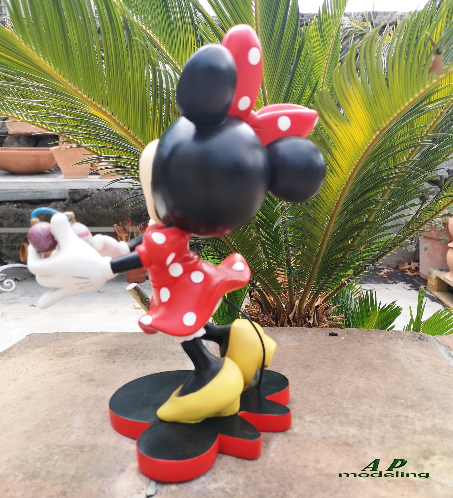 Personaggi da collezione 3D Disney Minnie topolina in resina da esposizione