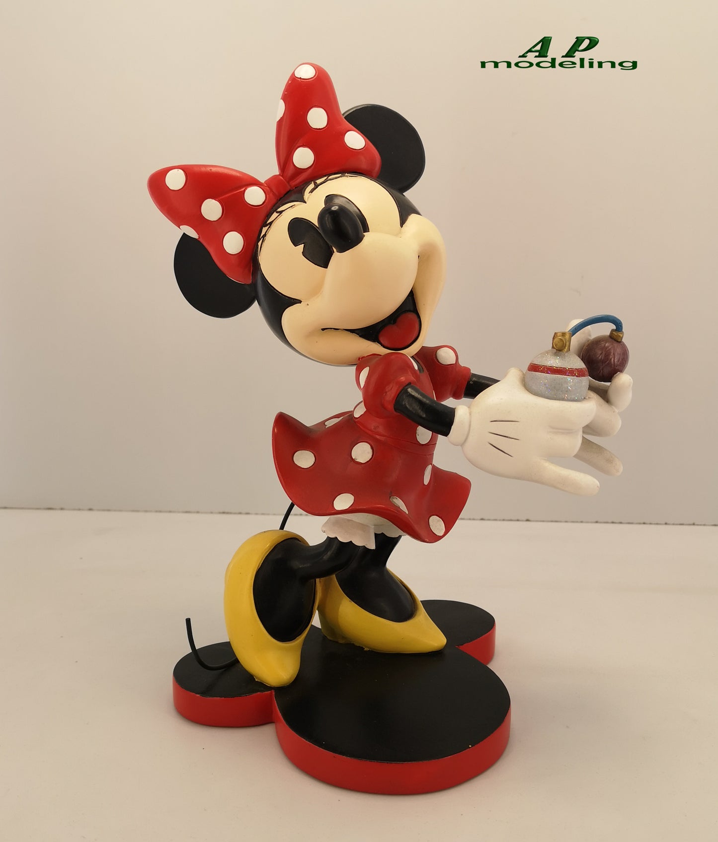 Personaggi da collezione 3D Disney Minnie topolina in resina da esposizione