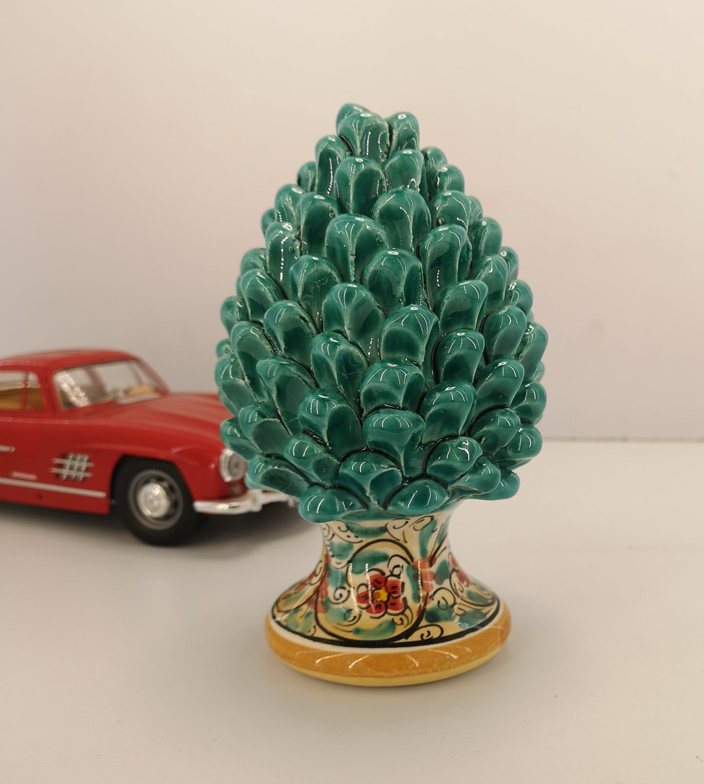 Pigna in ceramica di Caltagirone soprammobile portafortuna verde acqua H16cm