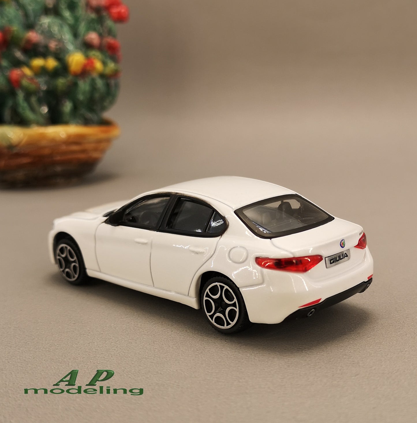 auto modellino 1:43 alfa romeo giulia della bburago modello statico die cast