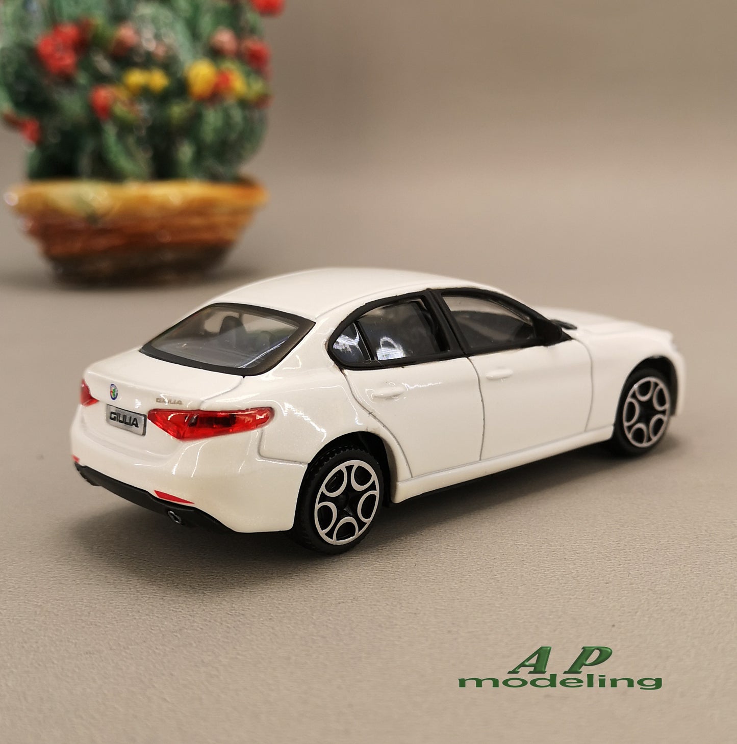 auto modellino 1:43 alfa romeo giulia della bburago modello statico die cast