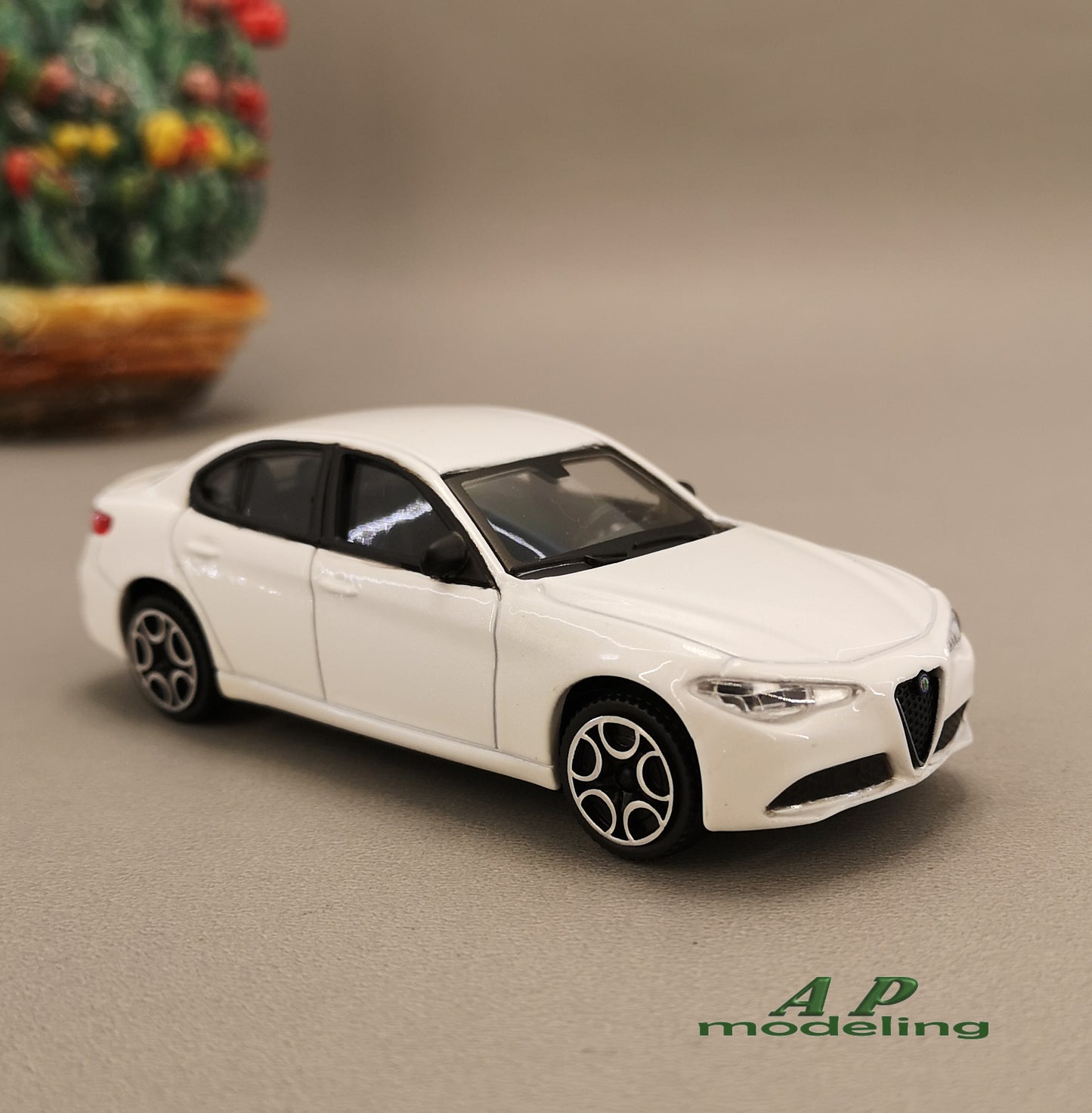 auto modellino 1:43 alfa romeo giulia della bburago modello statico die cast