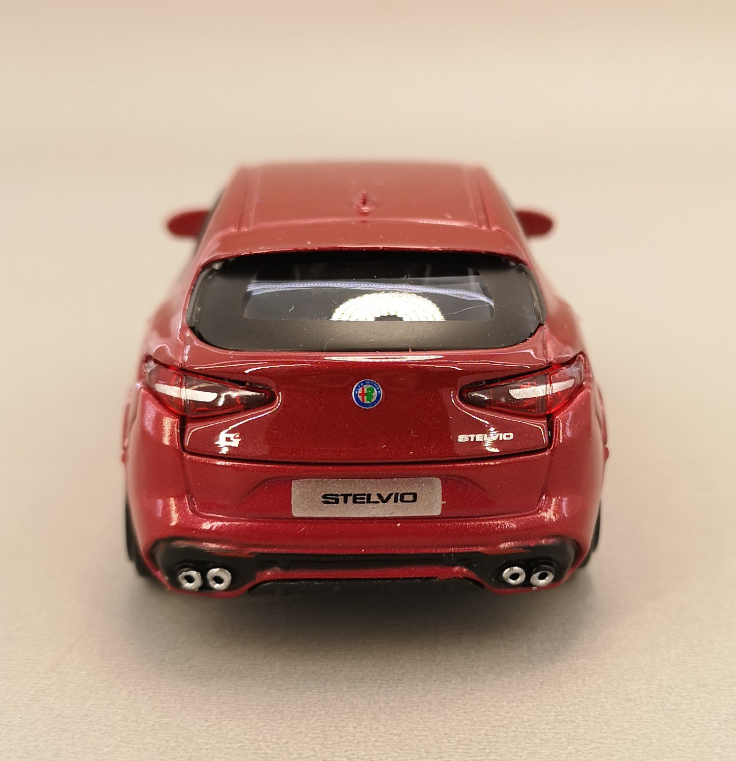 modellino auto 1:43 alfa romeo stelvio macchinina da collezione della bburago rosso