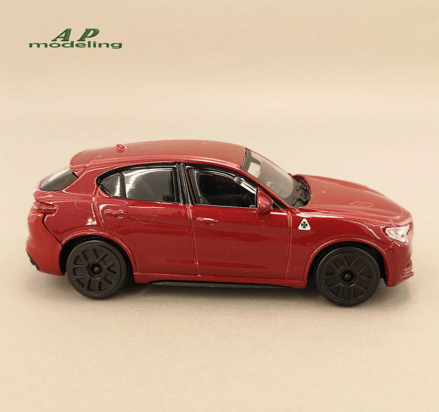 modellino auto 1:43 alfa romeo stelvio macchinina da collezione della bburago rosso