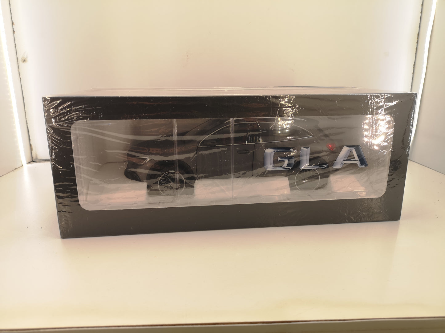 modellino auto 1:18 Mercedes classe GLA modelcar die cast da collezione