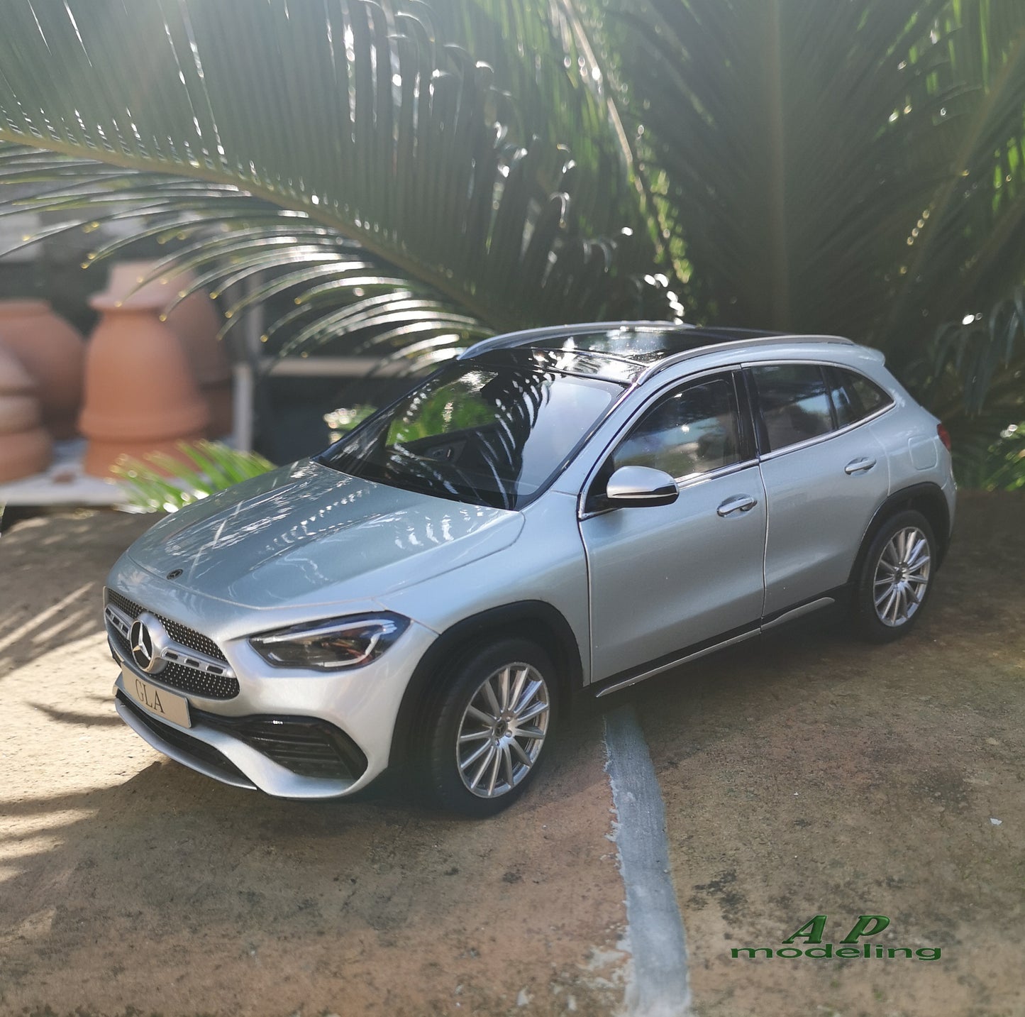 modellino auto 1:18 Mercedes classe GLA modellini die cast da collezione