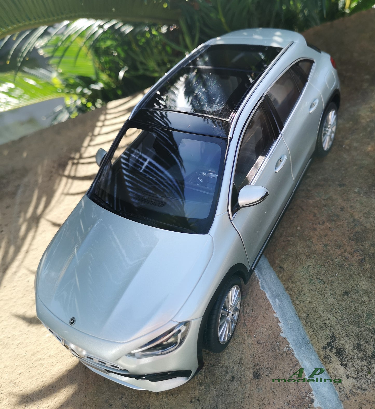 modellino auto 1:18 Mercedes classe B da collezione per modellismo statico