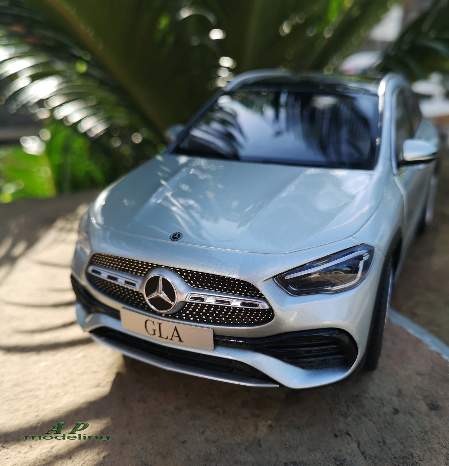 modellino auto 1:18 Mercedes classe GLA modellini die cast da collezione