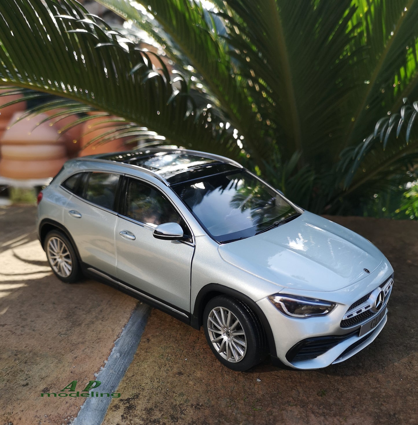 modellino auto 1:18 Mercedes classe GLA modellini die cast da collezione