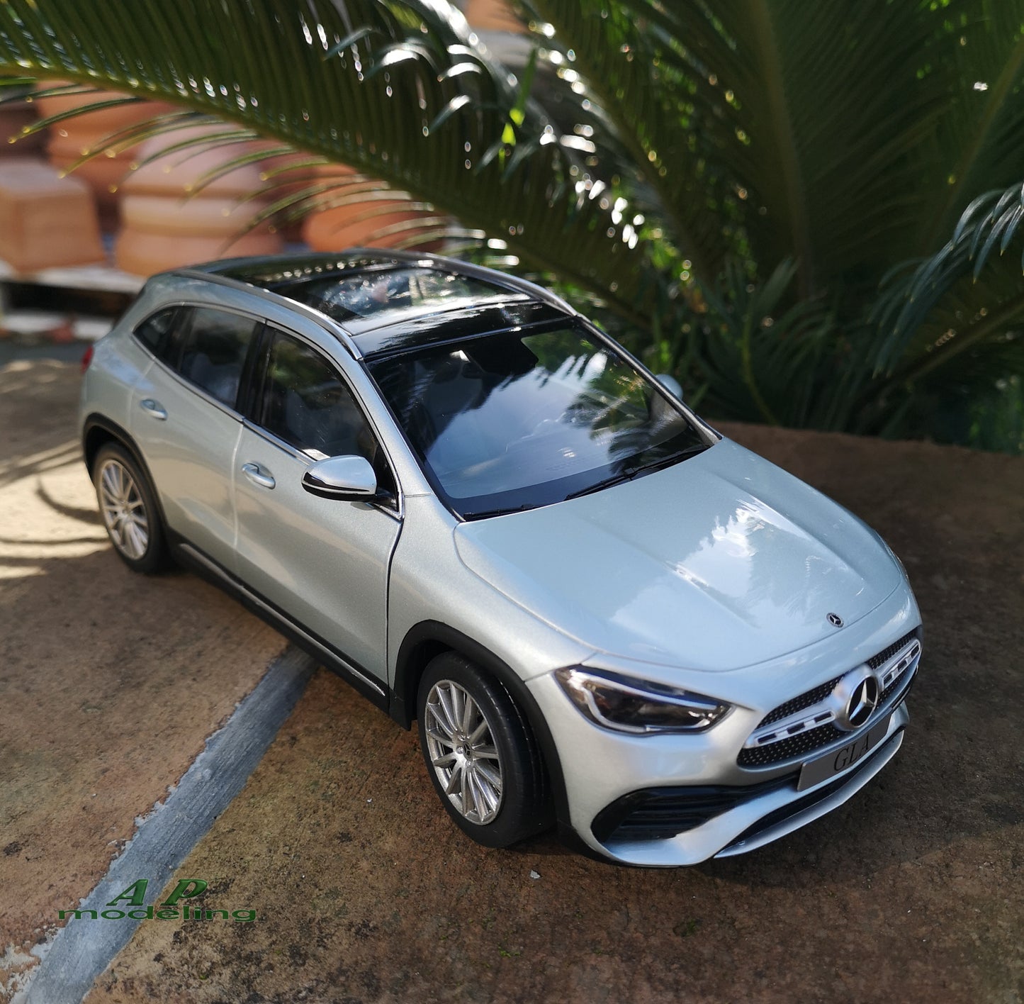 modellino auto 1:18 Mercedes classe B da collezione per modellismo statico