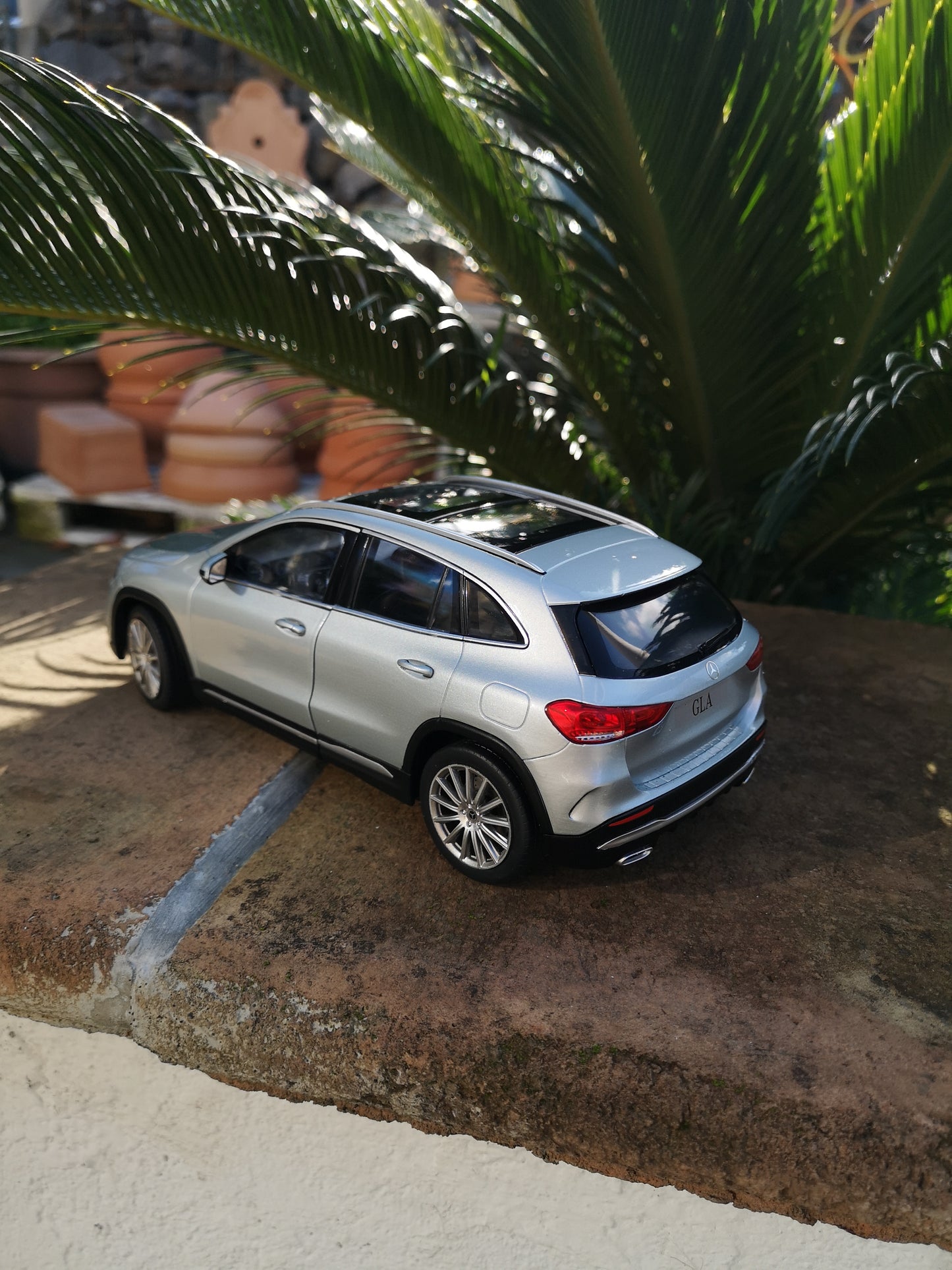 modellino auto 1:18 Mercedes classe B da collezione per modellismo statico