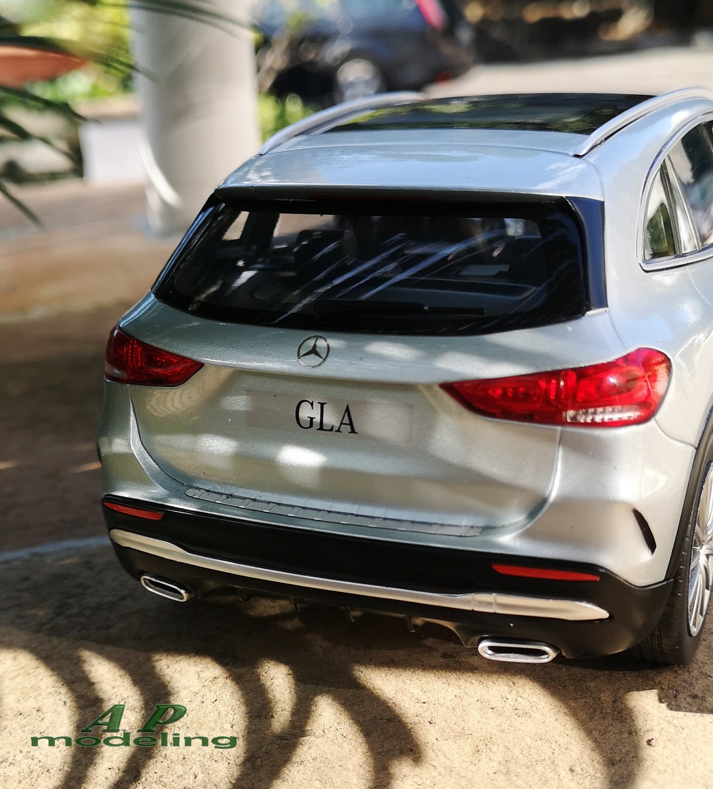 modellino auto 1:18 Mercedes classe GLA modellini die cast da collezione