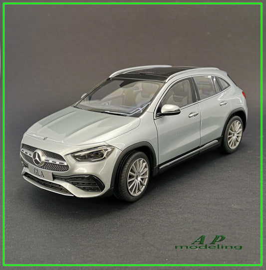 modellino auto 1:18 Mercedes classe B da collezione per modellismo statico