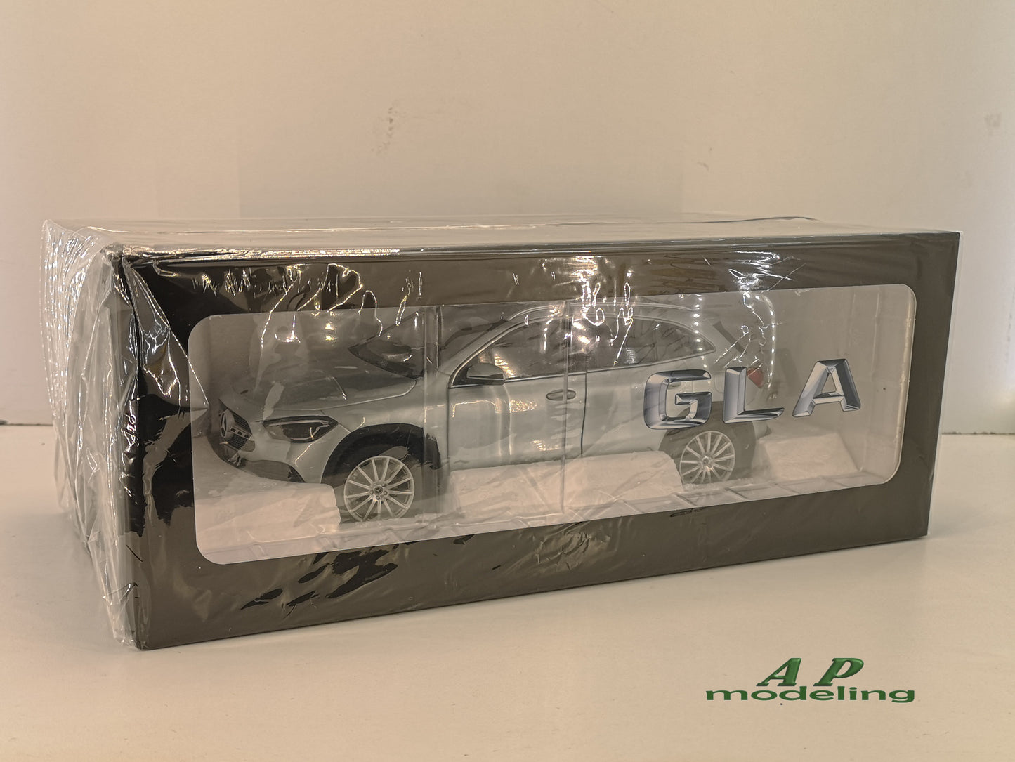 modellino auto 1:18 Mercedes classe B da collezione per modellismo statico