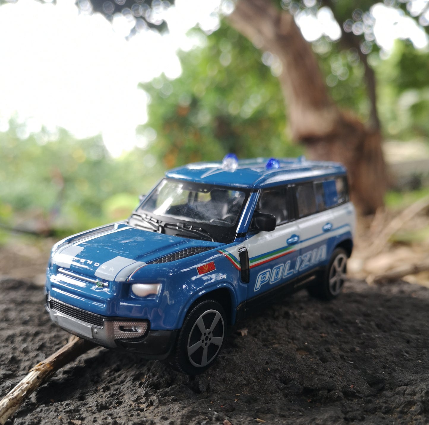 modellino auto 1/43 land rover defender 110 polizia suv fuoristrada bburago