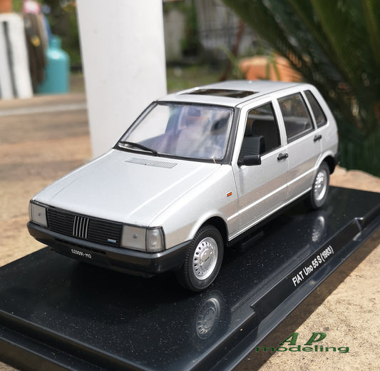 modellino auto scala 1/24 fiat uno 55 S modellini da collezione die cast usato
