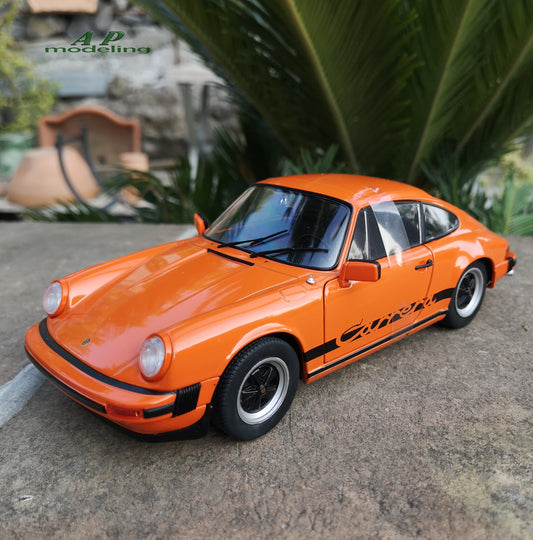 modellino auto scala 1/18 Porsche 911 (930) carrera 3.0 macchina da collezione