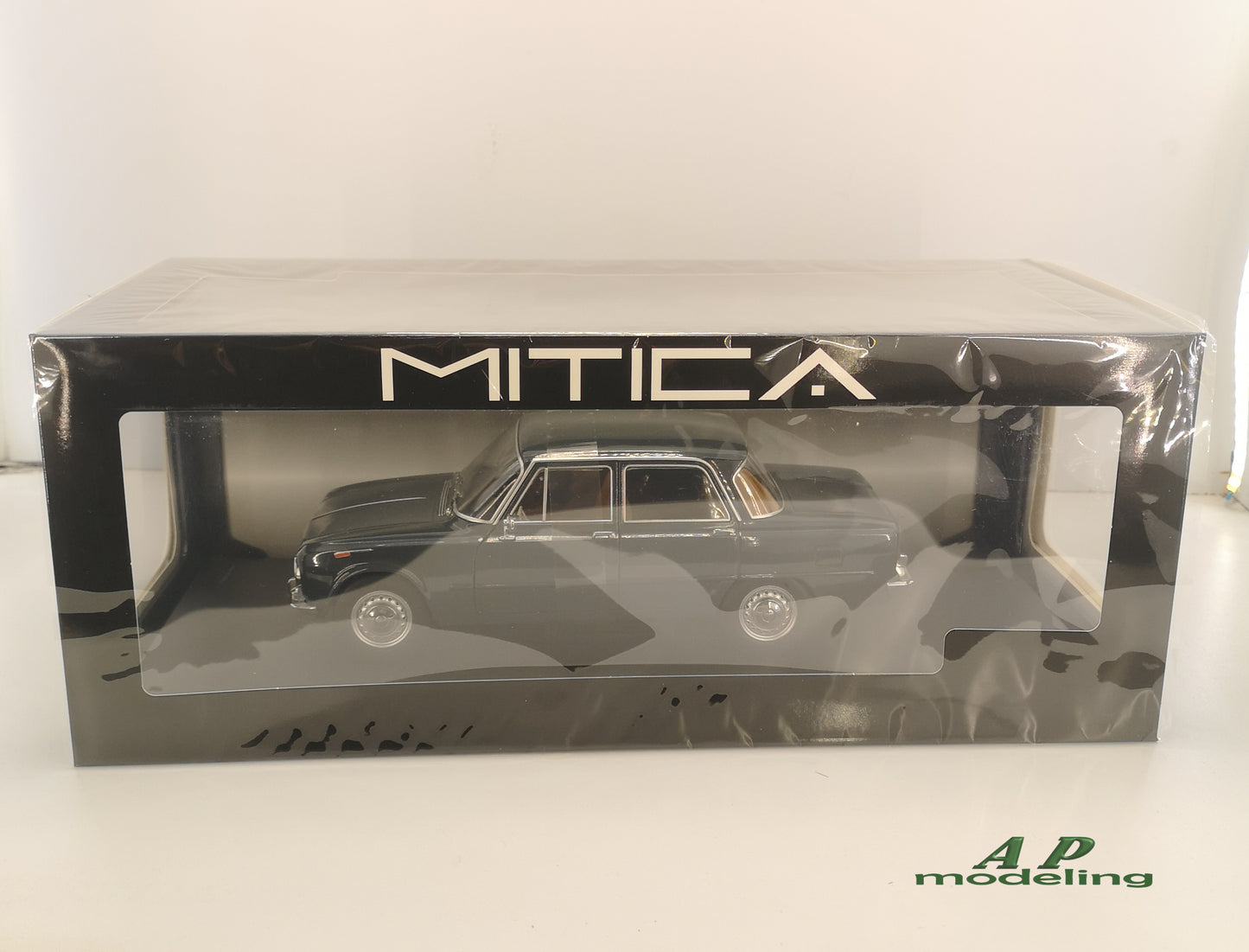 modellino auto 1:18 alfa romeo giulia 1.6 TI del 1962 modellini da collezione