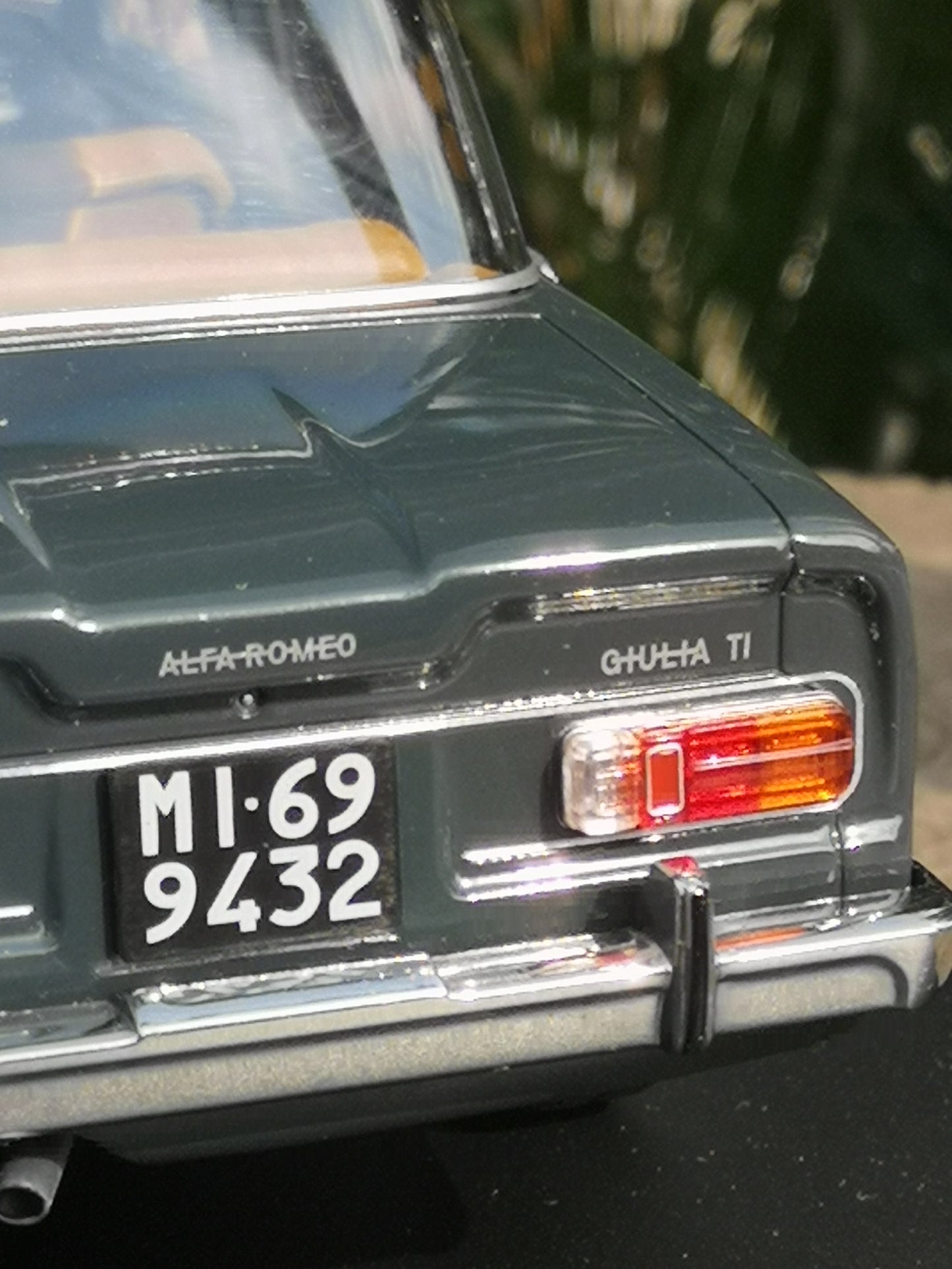 modellino auto 1:18 alfa romeo giulia 1.6 TI del 1962 modellini da collezione