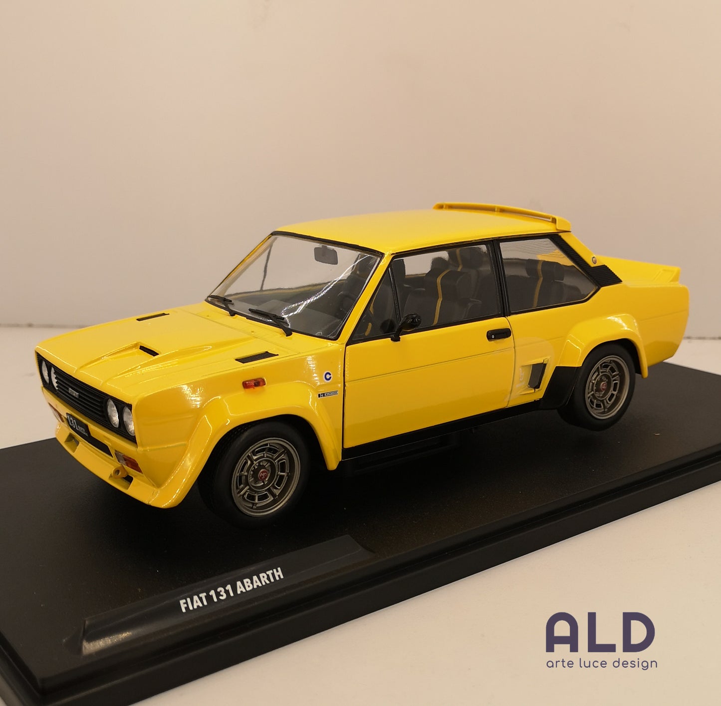 modellino auto scala 1/18 FIAT 131 abarth modellini da collezione solido