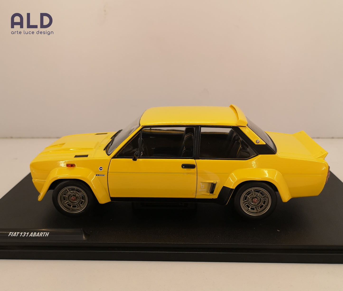 modellino auto scala 1/18 FIAT 131 abarth modellini da collezione solido