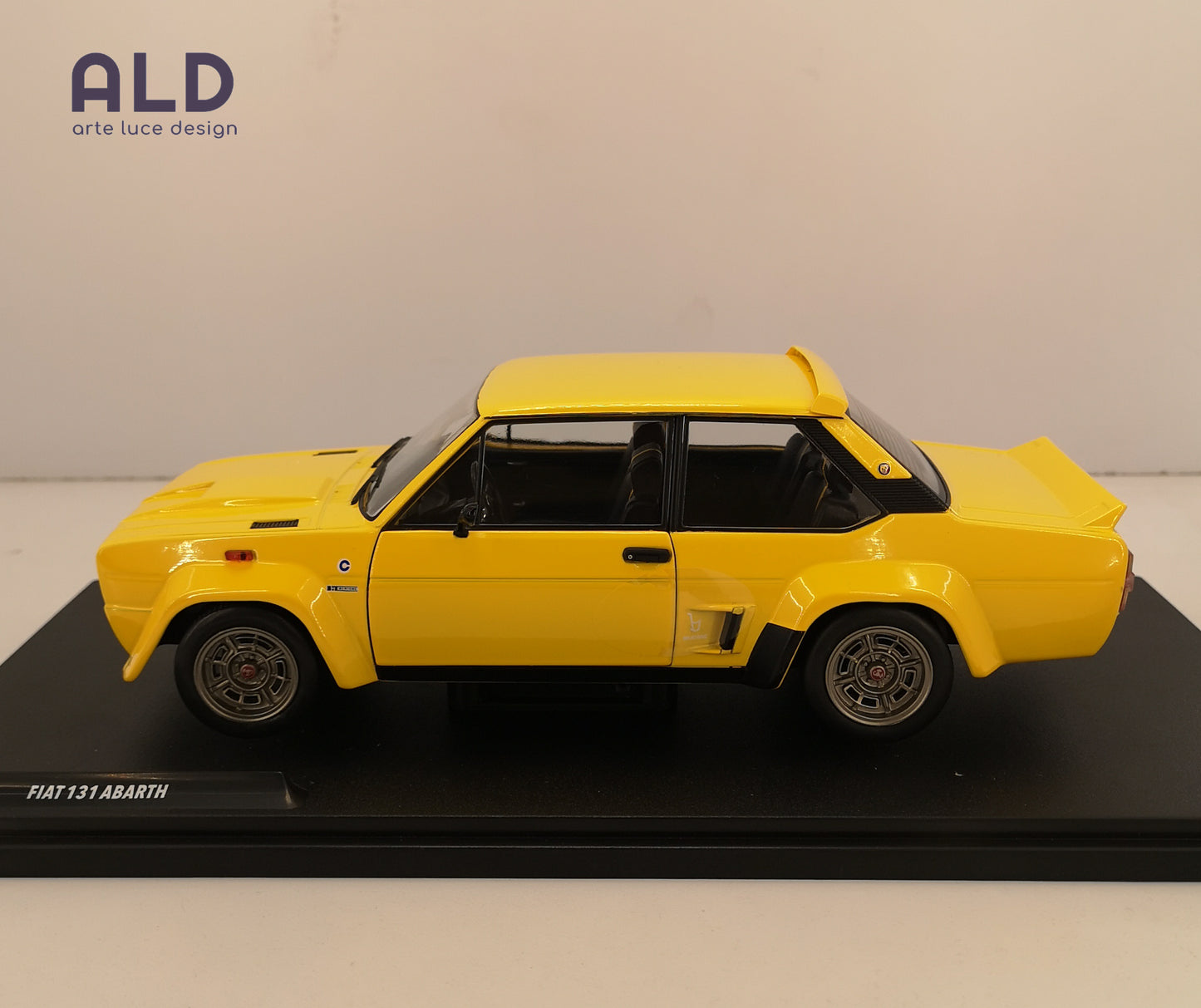 modellino auto scala 1/18 FIAT 131 abarth modellini da collezione solido