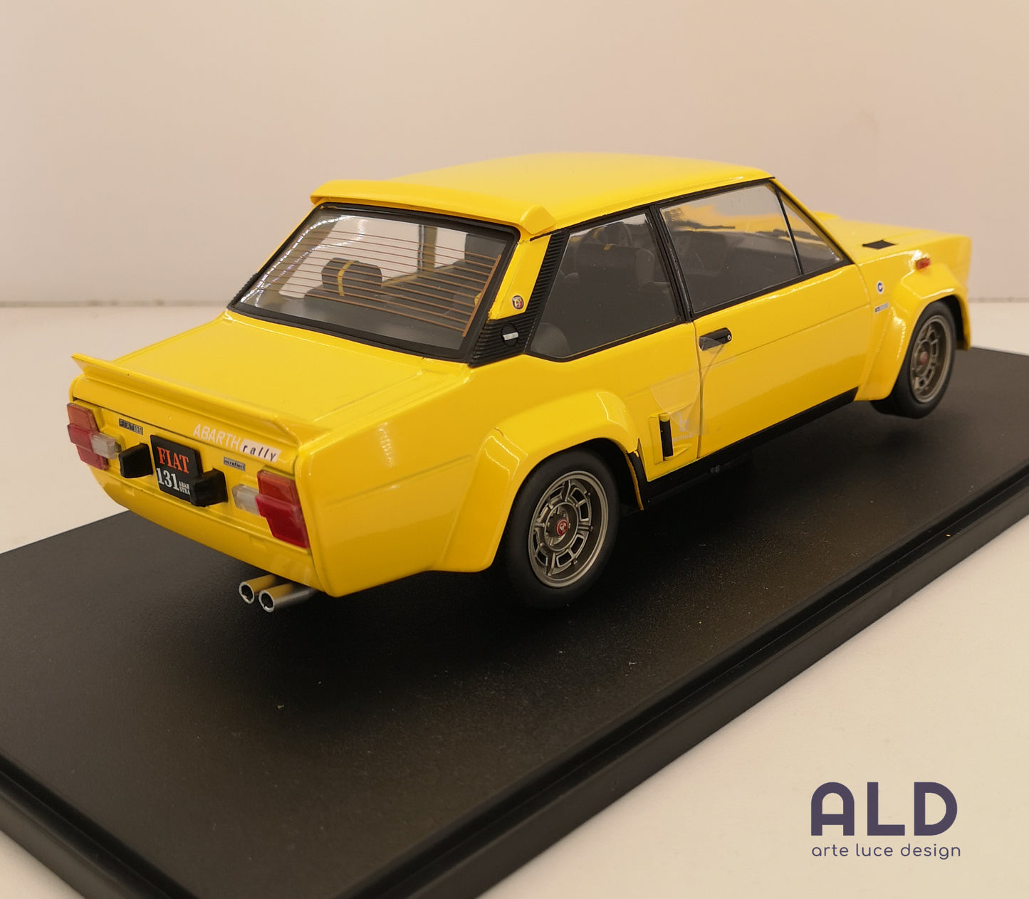 modellino auto scala 1/18 FIAT 131 abarth modellini da collezione solido