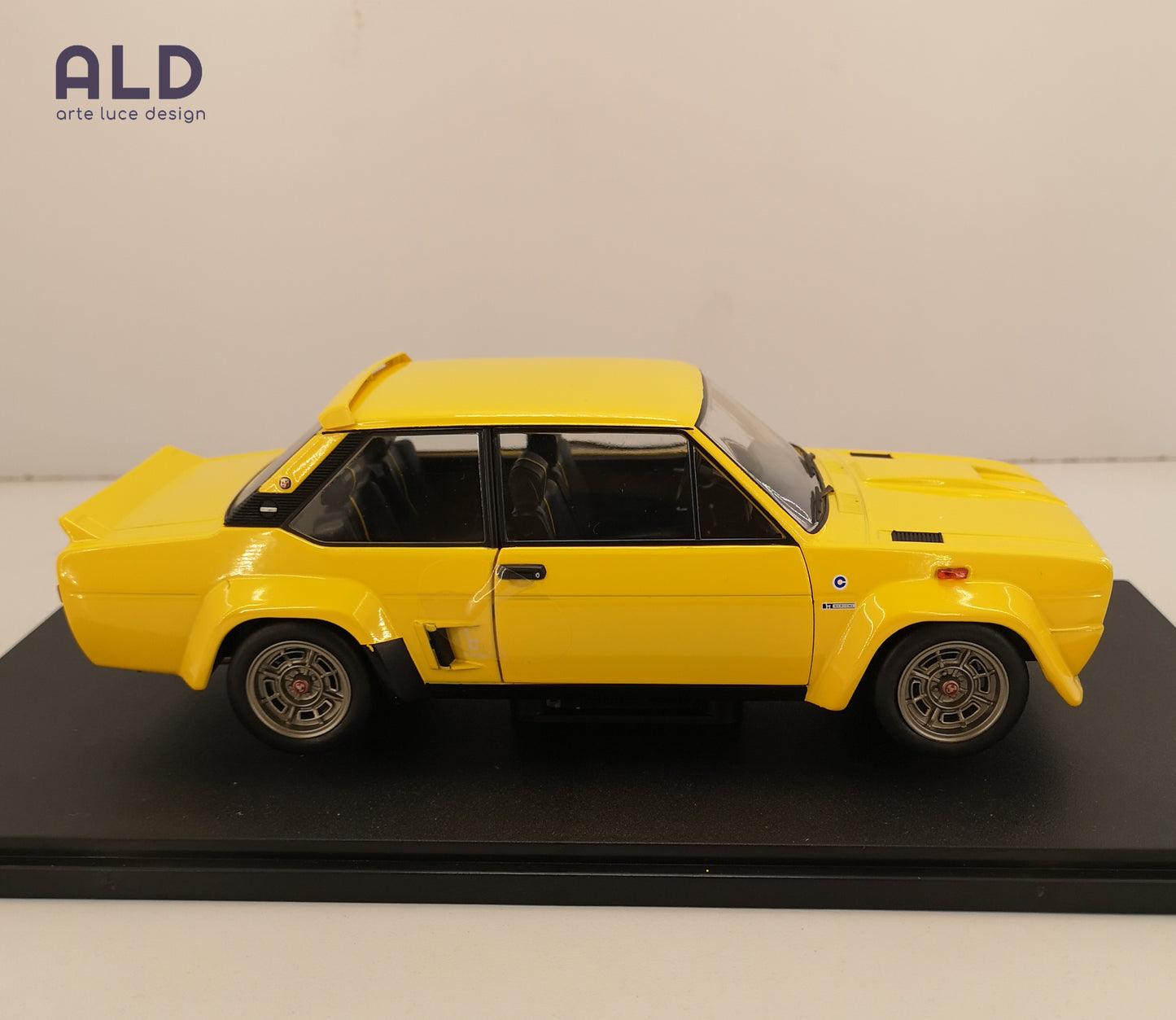 modellino auto scala 1/18 FIAT 131 abarth modellini da collezione solido
