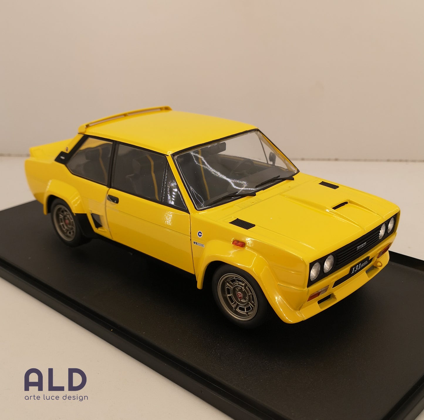 modellino auto scala 1/18 FIAT 131 abarth modellini da collezione solido