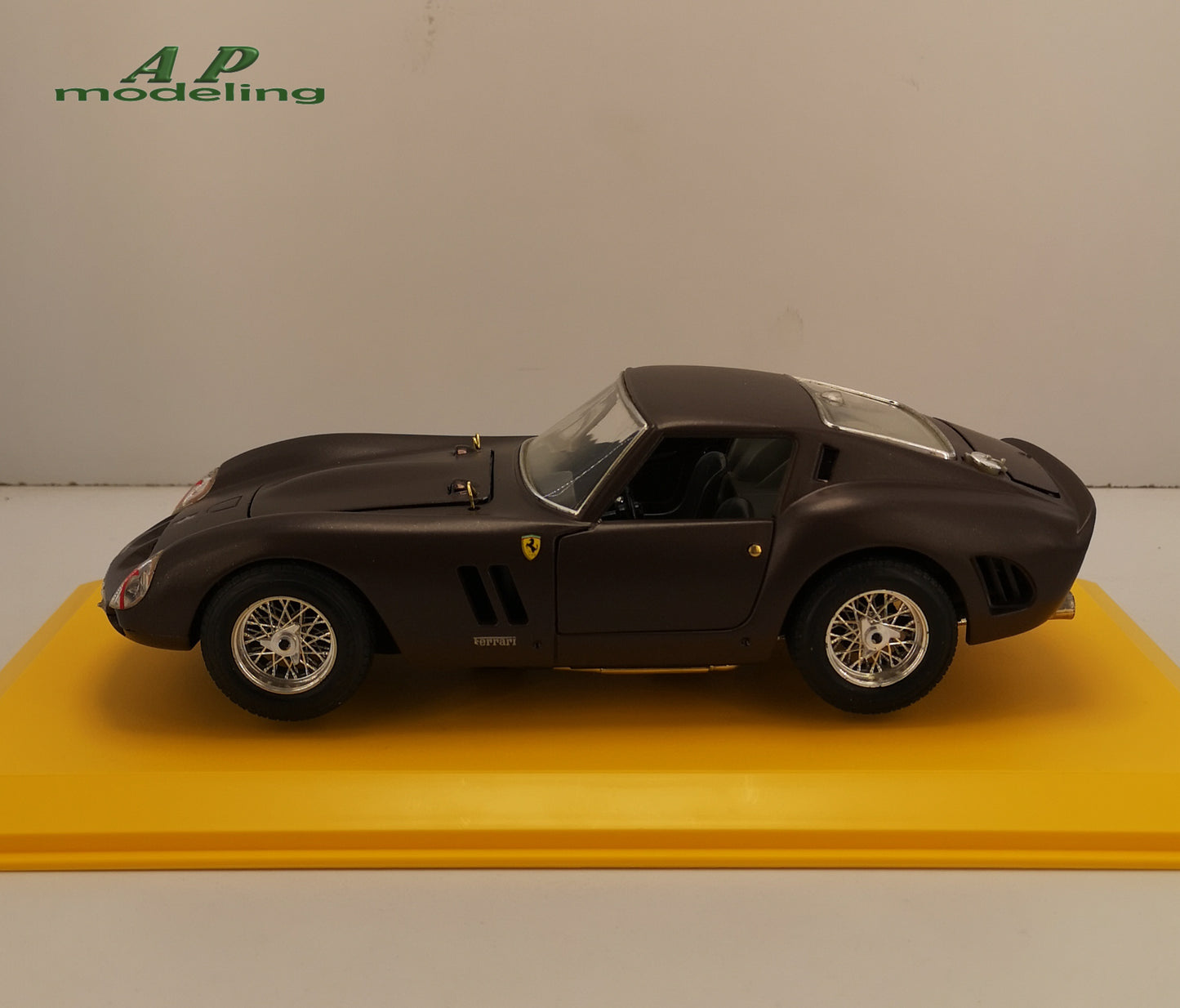 modellino auto 1:18 ferrari 250 gto del 1962 della burago macchinine restaurata