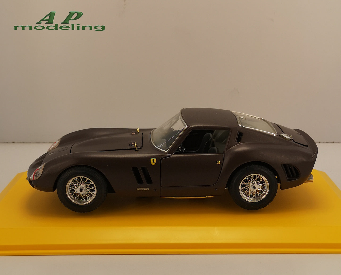 modellino auto 1:18 ferrari 250 gto del 1962 della burago macchinine restaurata
